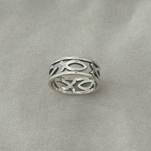 Retired James Avery Sterling Silver Ring - Size 8.5